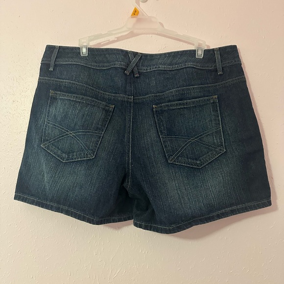 Tommy Hilfiger Denim Shorts - Picture 3 of 5